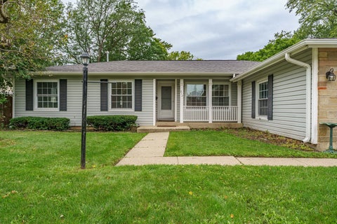 Photo of 212 Wellington Avenue, Elk Grove Village, IL 60007 (MLS # 12784270)