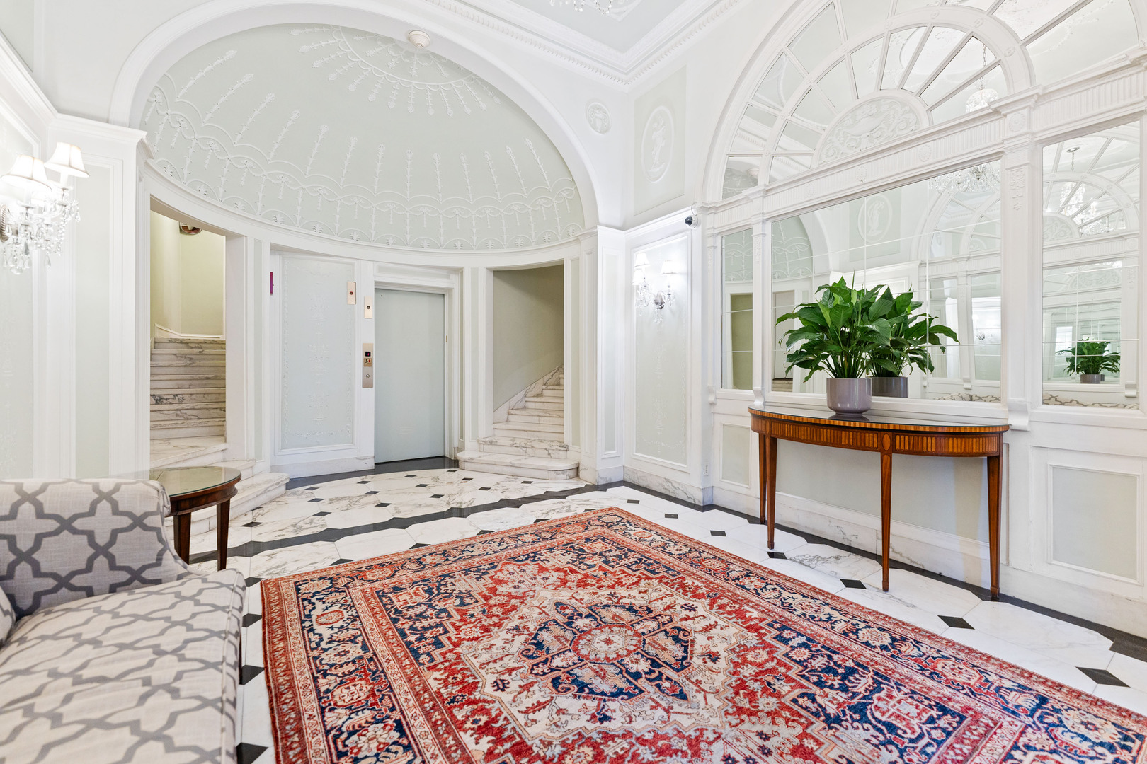 2600 N Lakeview Avenue 9B