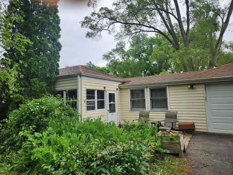 Photo of 1007 Highmoor Road, Lombard, IL 60148 (MLS # 12669231)