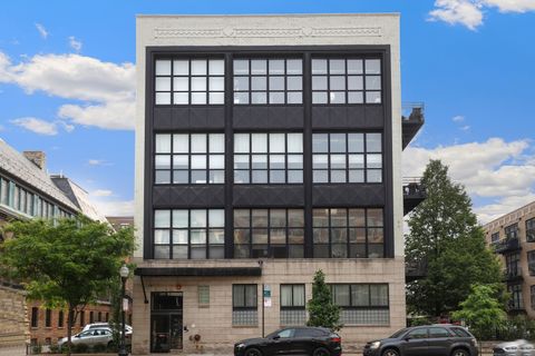 Photo of 1918 S Michigan Avenue #307, Chicago, IL 60616 (MLS # 12660029)