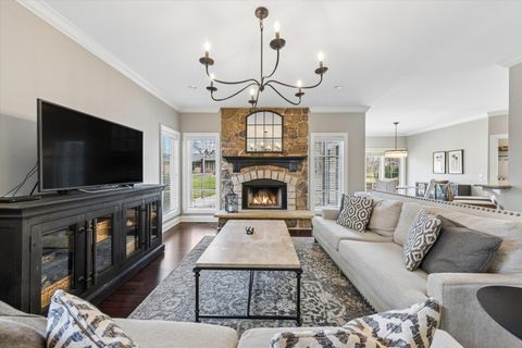 Tiny photo for 321 N Kenilworth Avenue, Glen Ellyn, IL 60137 (MLS # 12569638)