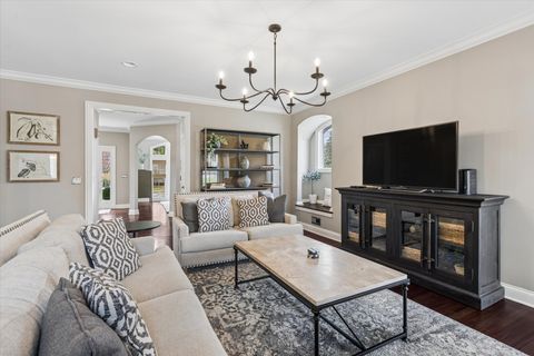 Tiny photo for 321 N Kenilworth Avenue, Glen Ellyn, IL 60137 (MLS # 12569638)