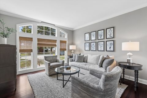 Tiny photo for 321 N Kenilworth Avenue, Glen Ellyn, IL 60137 (MLS # 12569638)