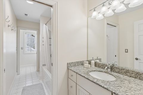 Tiny photo for 321 N Kenilworth Avenue, Glen Ellyn, IL 60137 (MLS # 12569638)