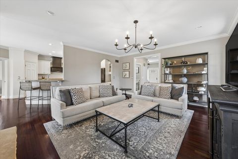 Tiny photo for 321 N Kenilworth Avenue, Glen Ellyn, IL 60137 (MLS # 12569638)