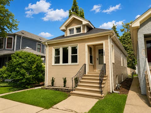 Tiny photo for 1030 Lyman Avenue, Oak Park, IL 60304 (MLS # 12719386)