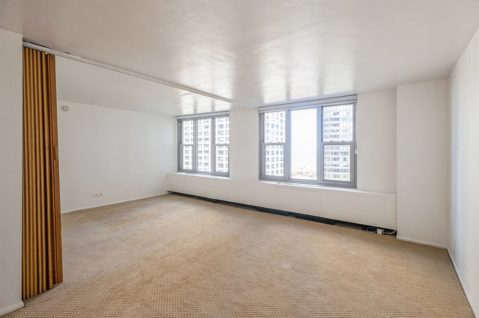 400 E RANDOLPH Street 1421