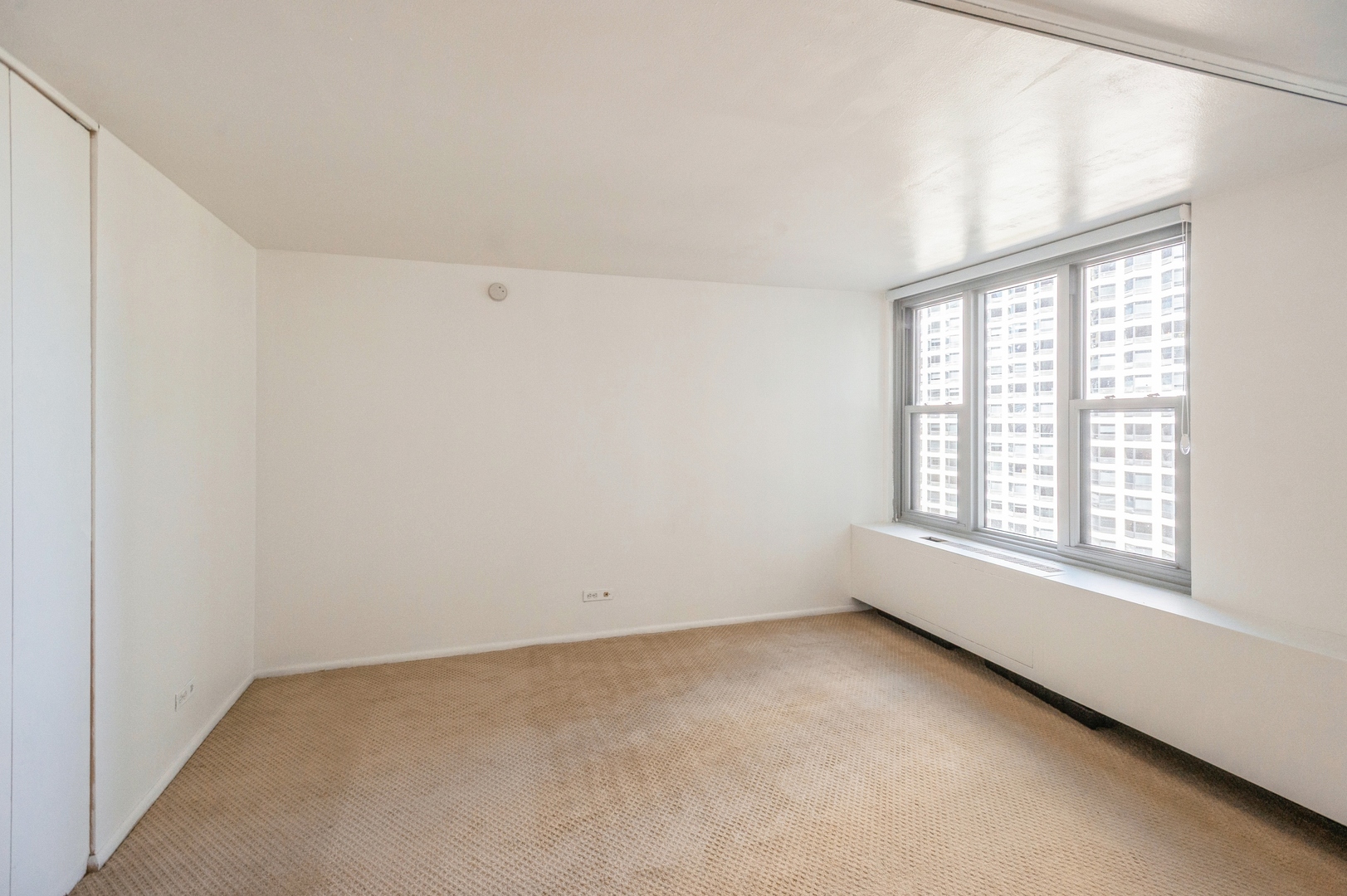 400 E RANDOLPH Street 1421