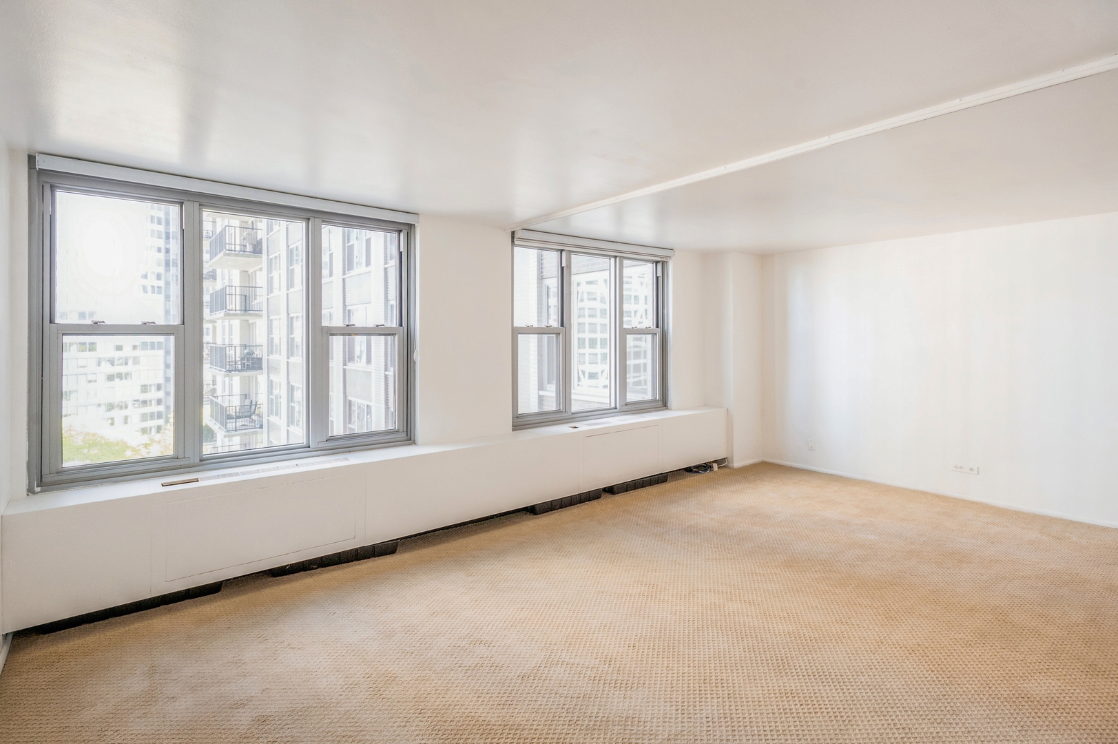 400 E RANDOLPH Street 1421