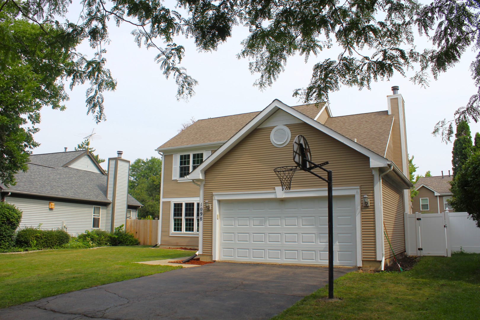1098 Clover Hill Lane
