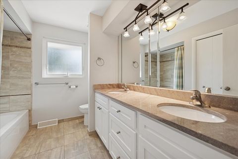 Tiny photo for 5811 Longview Drive, Countryside, IL 60525 (MLS # 12396909)