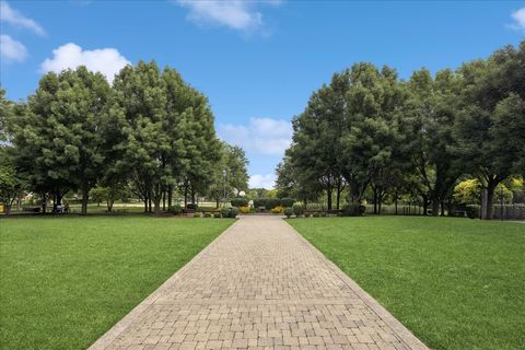 Tiny photo for 5811 Longview Drive, Countryside, IL 60525 (MLS # 12396909)