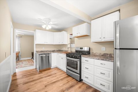 Tiny photo for 6110 Hilly Way, Oakwood Hills, IL 60013 (MLS # 12618594)