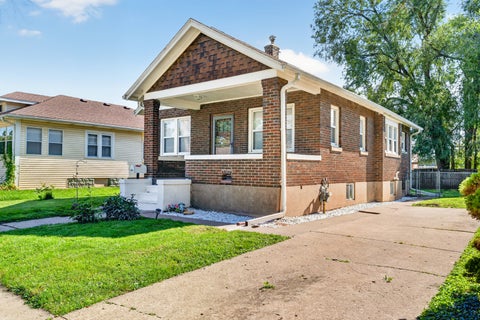Tiny photo for 823 Pershing Boulevard, Clinton, IA 52732 (MLS # 12746551)