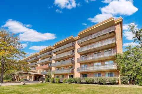 Photo of 502 Redondo Drive #205, Downers Grove, IL 60516 (MLS # 12492295)