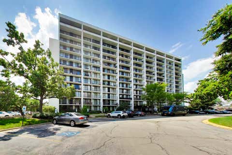 Photo of 2015 S Finley Road #512, Lombard, IL 60148 (MLS # 12712843)