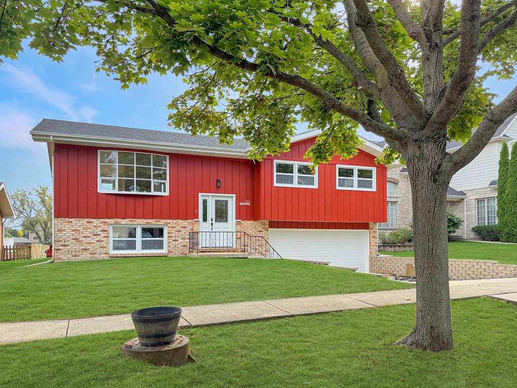 Photo for 127 Hidden View Drive, Westmont, IL 60559 (MLS # 12463576)