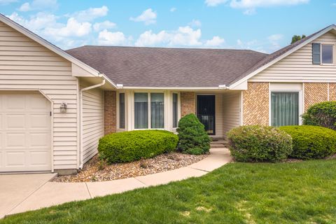 Tiny photo for 5 Downing Circle, Bloomington, IL 61704 (MLS # 12647699)
