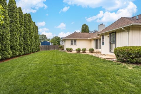 Tiny photo for 5 Downing Circle, Bloomington, IL 61704 (MLS # 12647699)