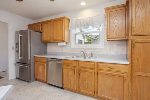 Tiny photo for 5 Downing Circle, Bloomington, IL 61704 (MLS # 12647699)