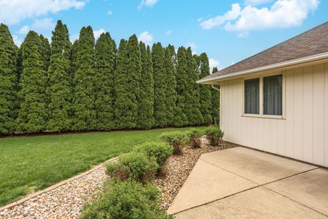 Tiny photo for 5 Downing Circle, Bloomington, IL 61704 (MLS # 12647699)
