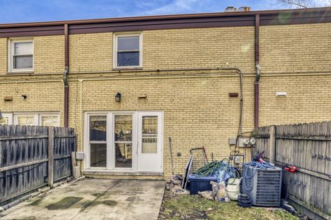 Tiny photo for 822 Colonial Drive #B, Wheeling, IL 60090 (MLS # 12564716)