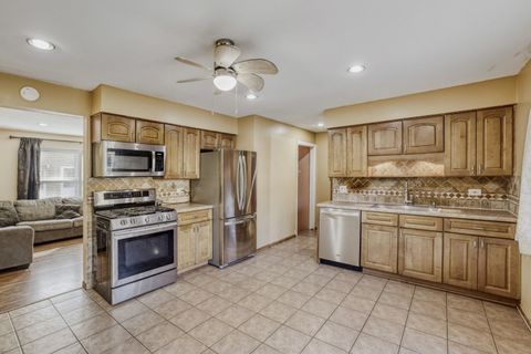 Tiny photo for 822 Colonial Drive #B, Wheeling, IL 60090 (MLS # 12564716)