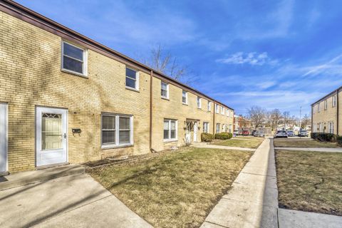 Photo of 822 Colonial Drive #B, Wheeling, IL 60090 (MLS # 12564716)