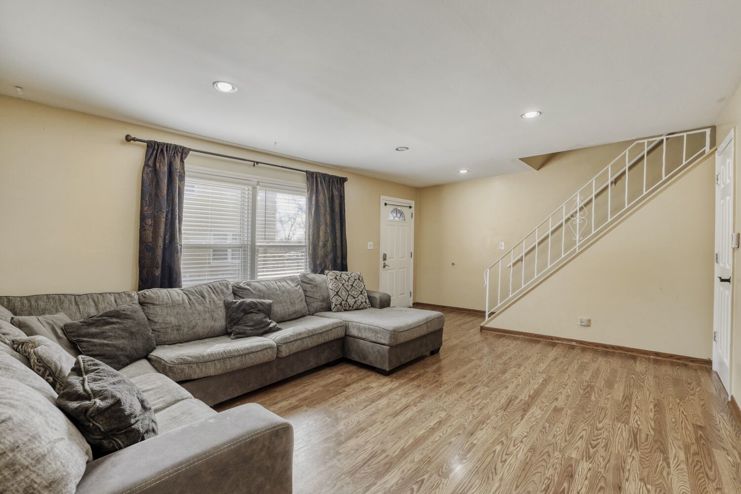 822 Colonial Drive B