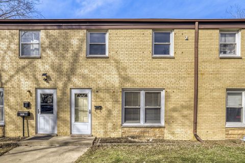 Tiny photo for 822 Colonial Drive #B, Wheeling, IL 60090 (MLS # 12564716)