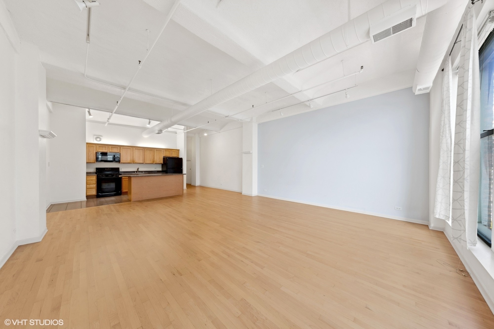 633 S Plymouth Court 707