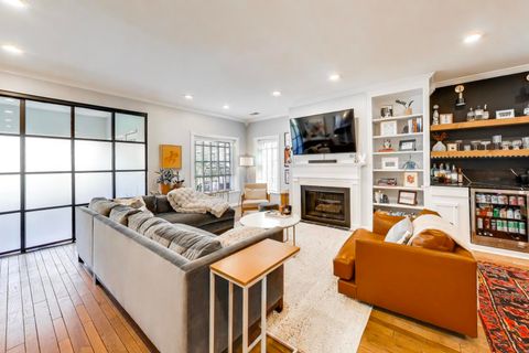 Tiny photo for 435 W SURF Street #4A, Chicago, IL 60657 (MLS # 12477516)