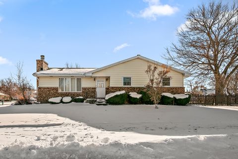 Photo of 401 S Walnut Street, Manteno, IL 60950 (MLS # 12532624)