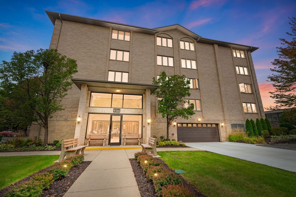 Photo for 9510 S Kolmar Avenue #406, Oak Lawn, IL 60453 (MLS # 12492999)
