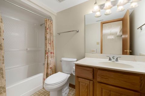 Tiny photo for 9510 S Kolmar Avenue #406, Oak Lawn, IL 60453 (MLS # 12492999)
