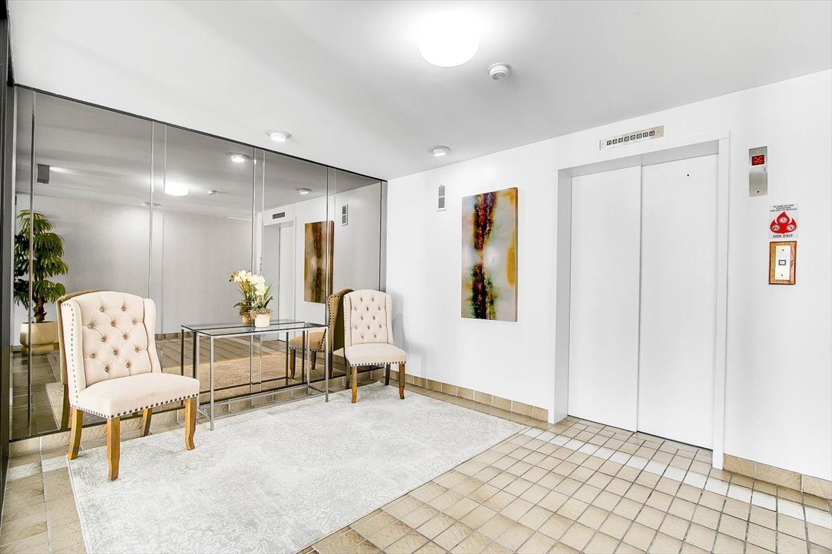 7131 N Caldwell Avenue 4S