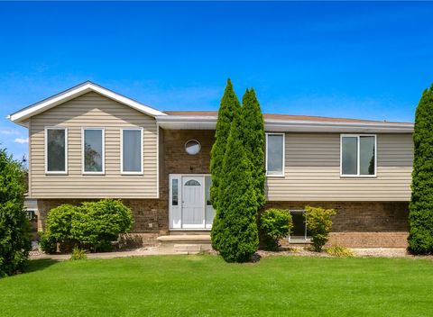 Photo of 6911 Astoria Drive, Plainfield, IL 60586 (MLS # 12487794)