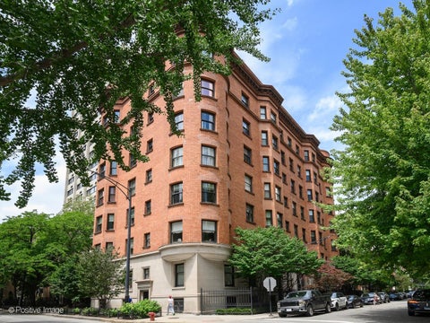 Photo of 1210 N Astor Street #2A, Chicago, IL 60610 (MLS # 12775276)