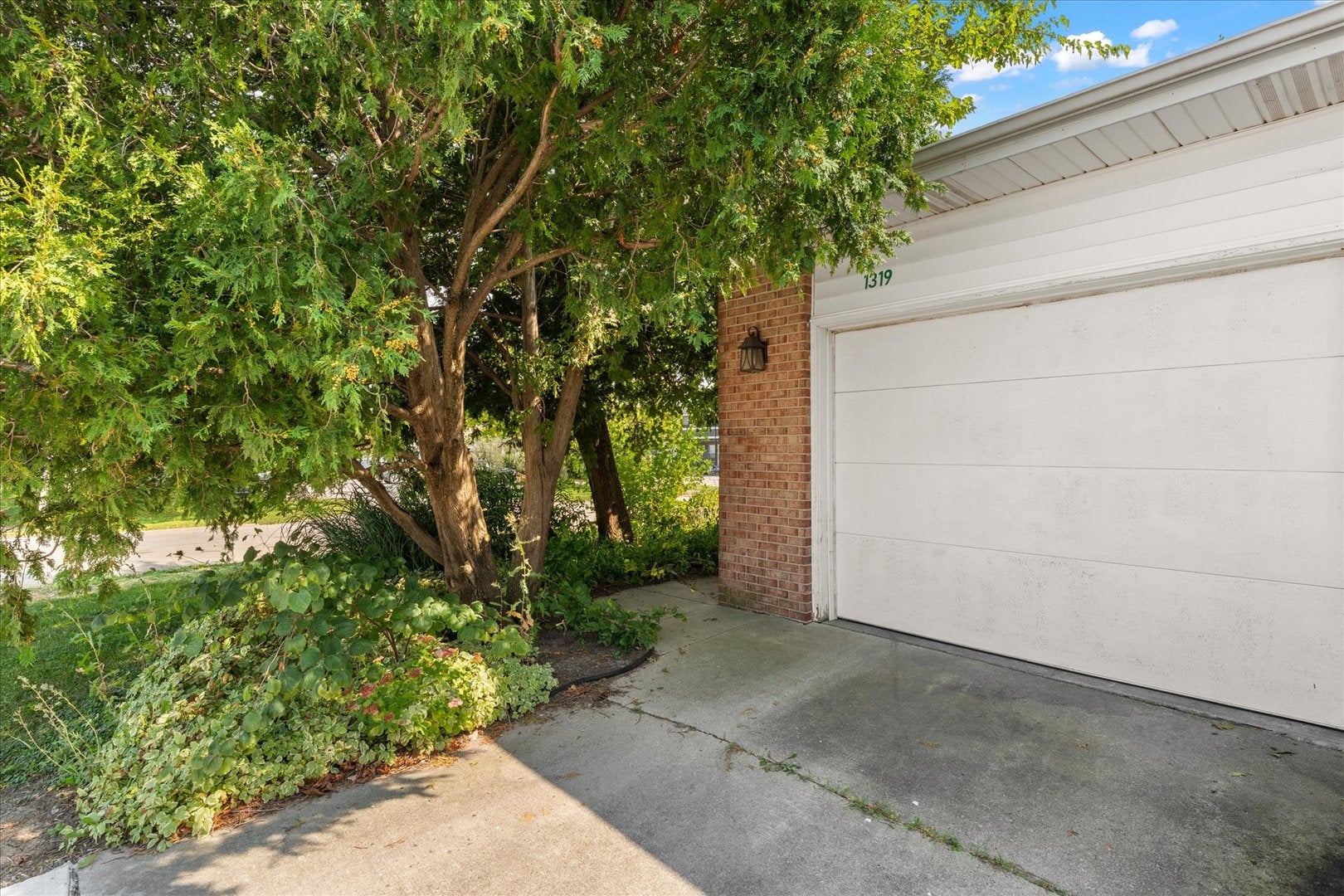 1319 E Harding Drive A