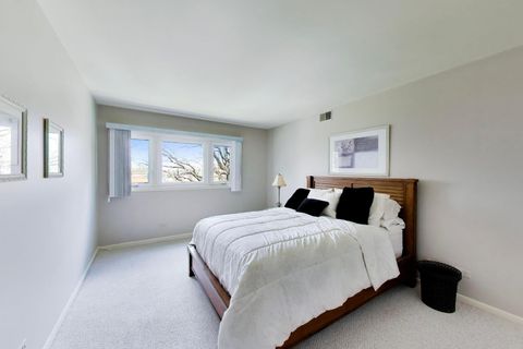 Tiny photo for 1535 Forest Avenue #402, River Forest, IL 60305 (MLS # 12613405)