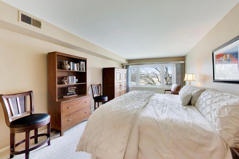 Tiny photo for 1535 Forest Avenue #402, River Forest, IL 60305 (MLS # 12613405)