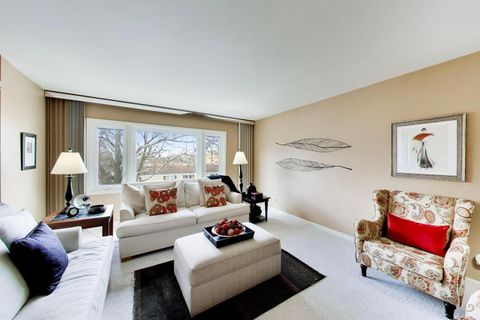 Tiny photo for 1535 Forest Avenue #402, River Forest, IL 60305 (MLS # 12613405)