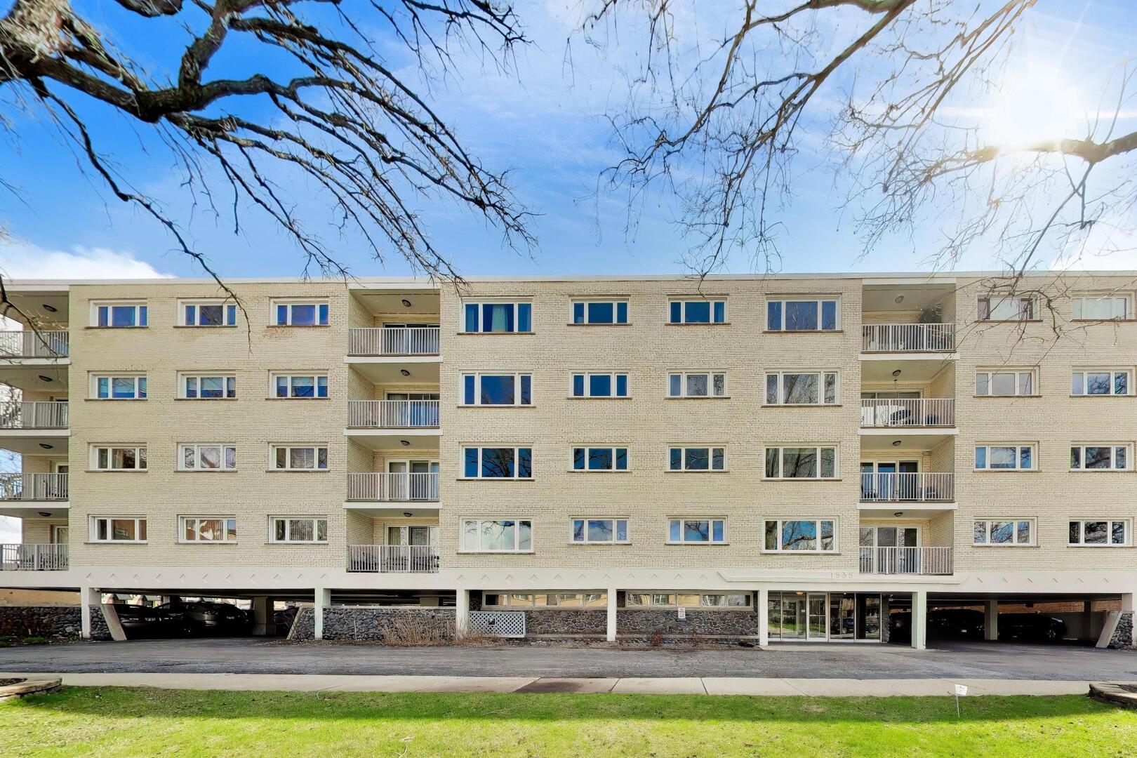 1535 Forest Avenue 402