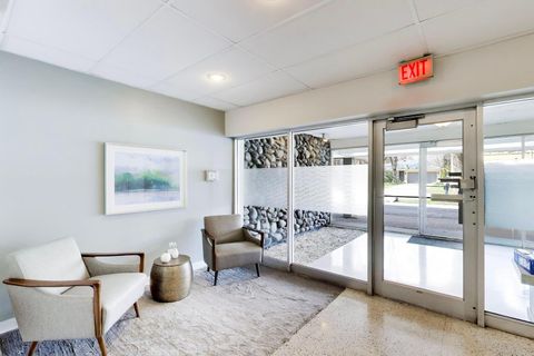 Tiny photo for 1535 Forest Avenue #402, River Forest, IL 60305 (MLS # 12613405)