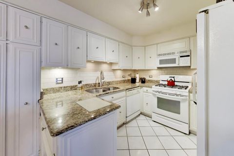 Tiny photo for 1535 Forest Avenue #402, River Forest, IL 60305 (MLS # 12613405)