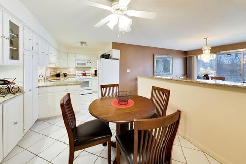 Tiny photo for 1535 Forest Avenue #402, River Forest, IL 60305 (MLS # 12613405)