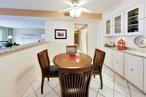 Tiny photo for 1535 Forest Avenue #402, River Forest, IL 60305 (MLS # 12613405)