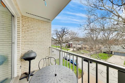 Tiny photo for 1535 Forest Avenue #402, River Forest, IL 60305 (MLS # 12613405)