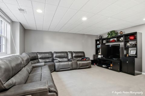 Tiny photo for 9 Laurel Valley Court, Lake In The Hills, IL 60156 (MLS # 12574600)