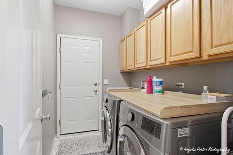 Tiny photo for 9 Laurel Valley Court, Lake In The Hills, IL 60156 (MLS # 12574600)